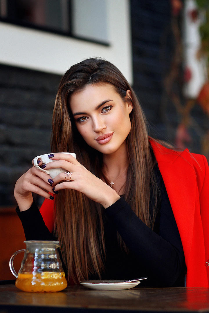 喝咖啡的欧美美女模特图片