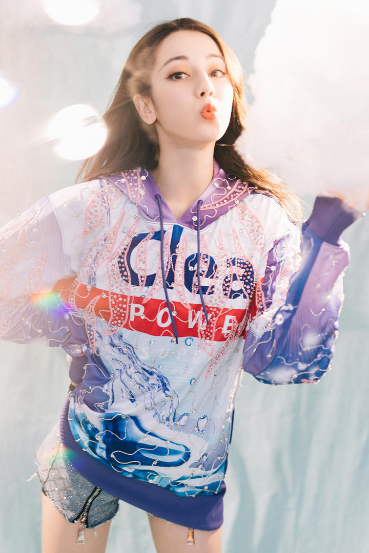 可爱的美女明星迪丽热巴图片