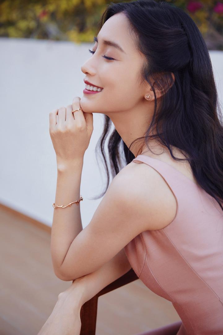 高清美女明星杨颖侧脸写真图片