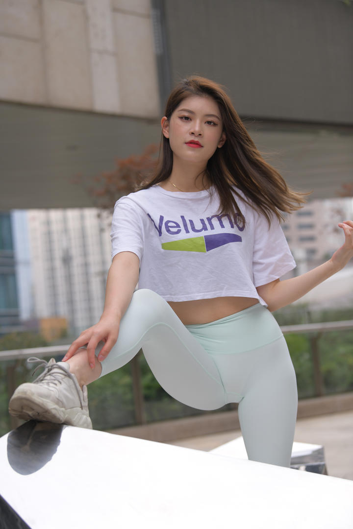 探花91精品街拍瑜伽紧身裤美女极品图片