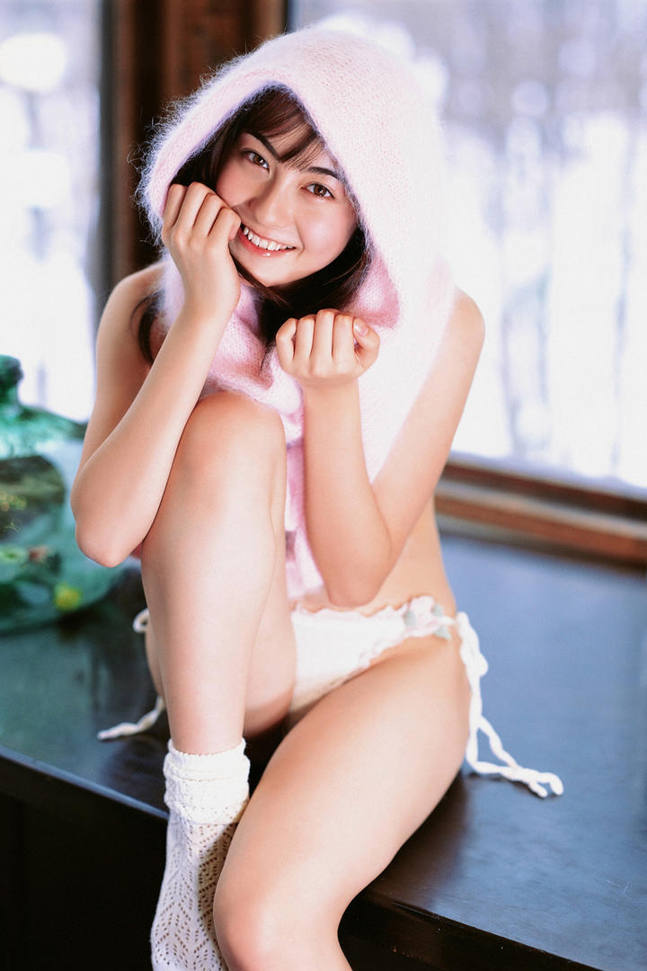 戴着帽子的日本性感美女西西人体艺术写真图片