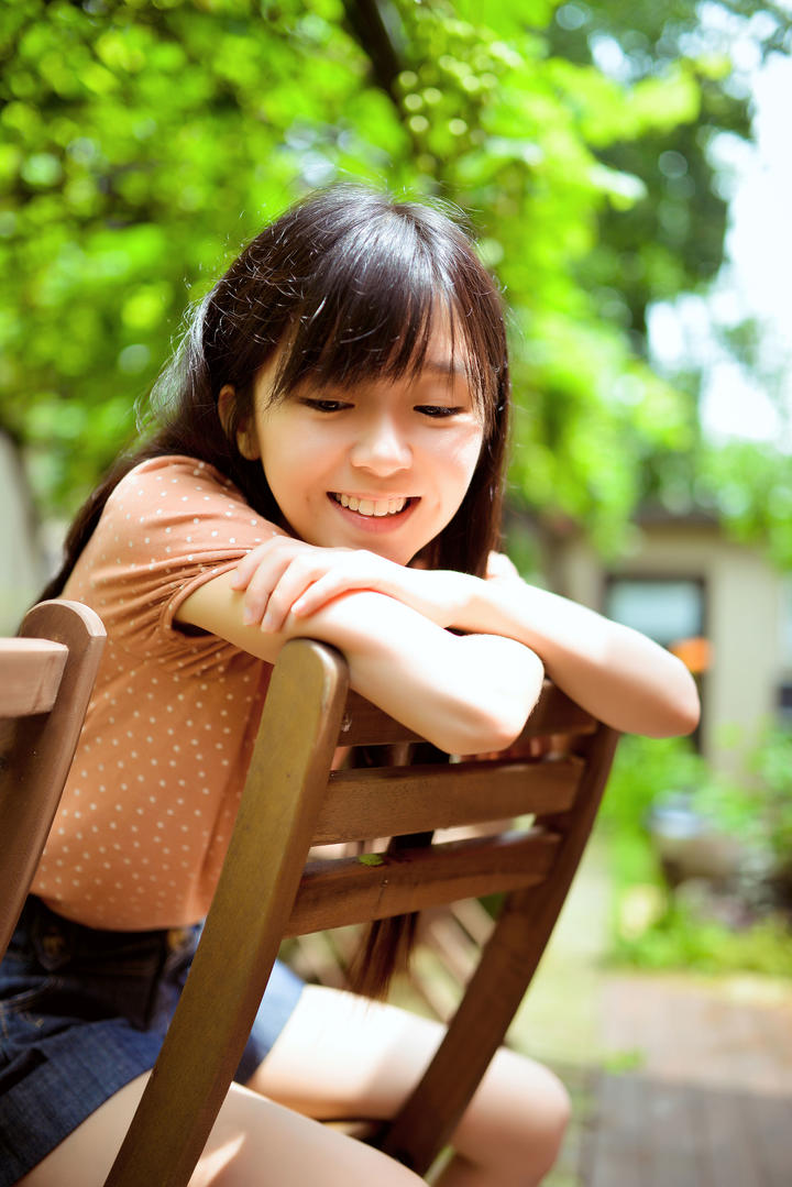 清纯甜美的华裔女明星宋伊人高清壁纸图片