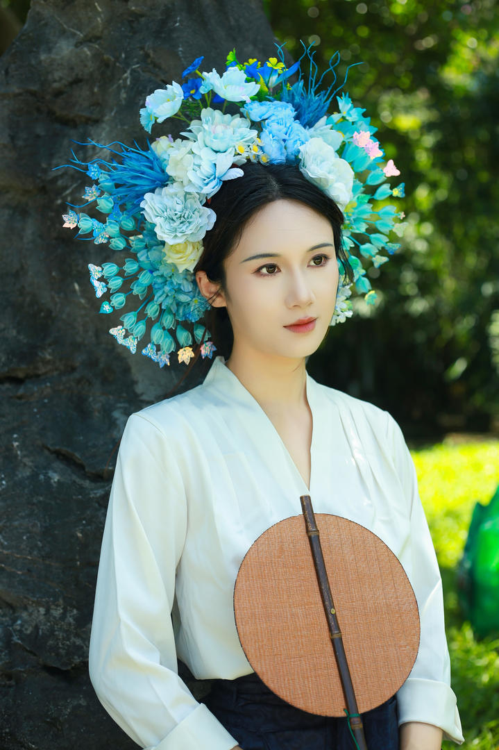 头戴鲜花帽的头像女生可爱萌小清新图片