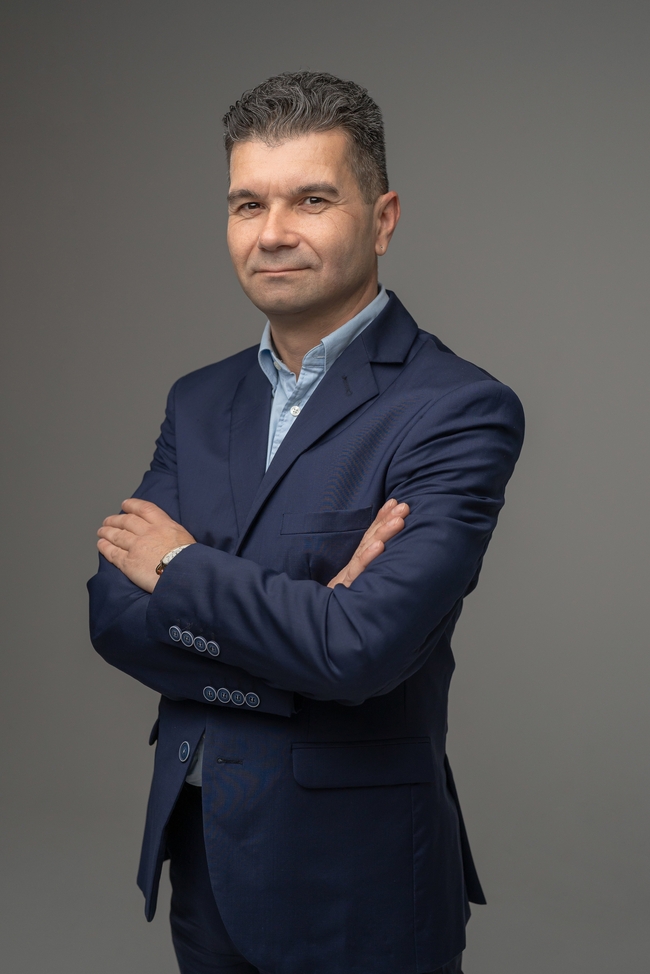 蓝色西装外套商务帅哥图片