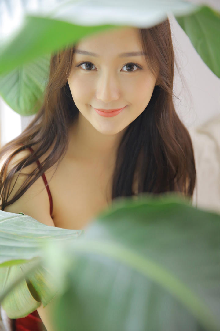 温柔性感的中国美女模特高清私房照图片