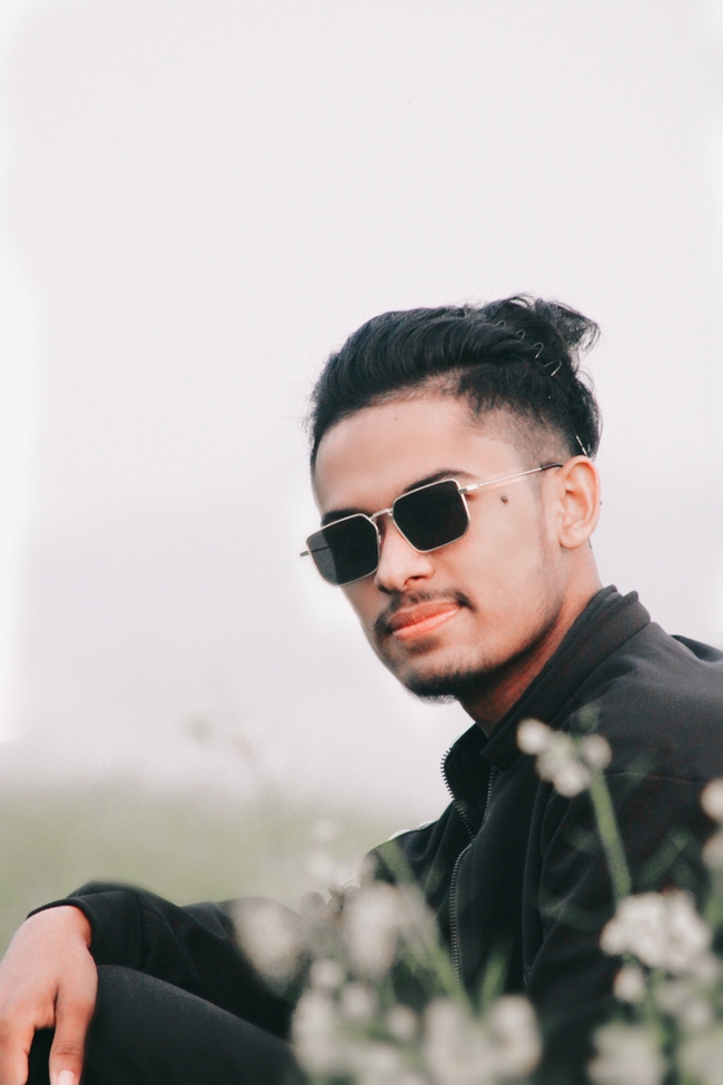 户外时尚酷哥写真图片