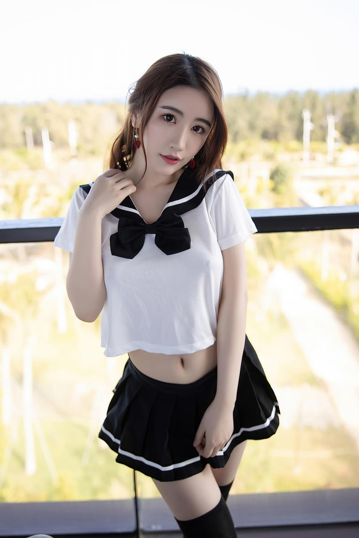 阳台上的高清甜美jk制服美女绯月樱116美女写真图片