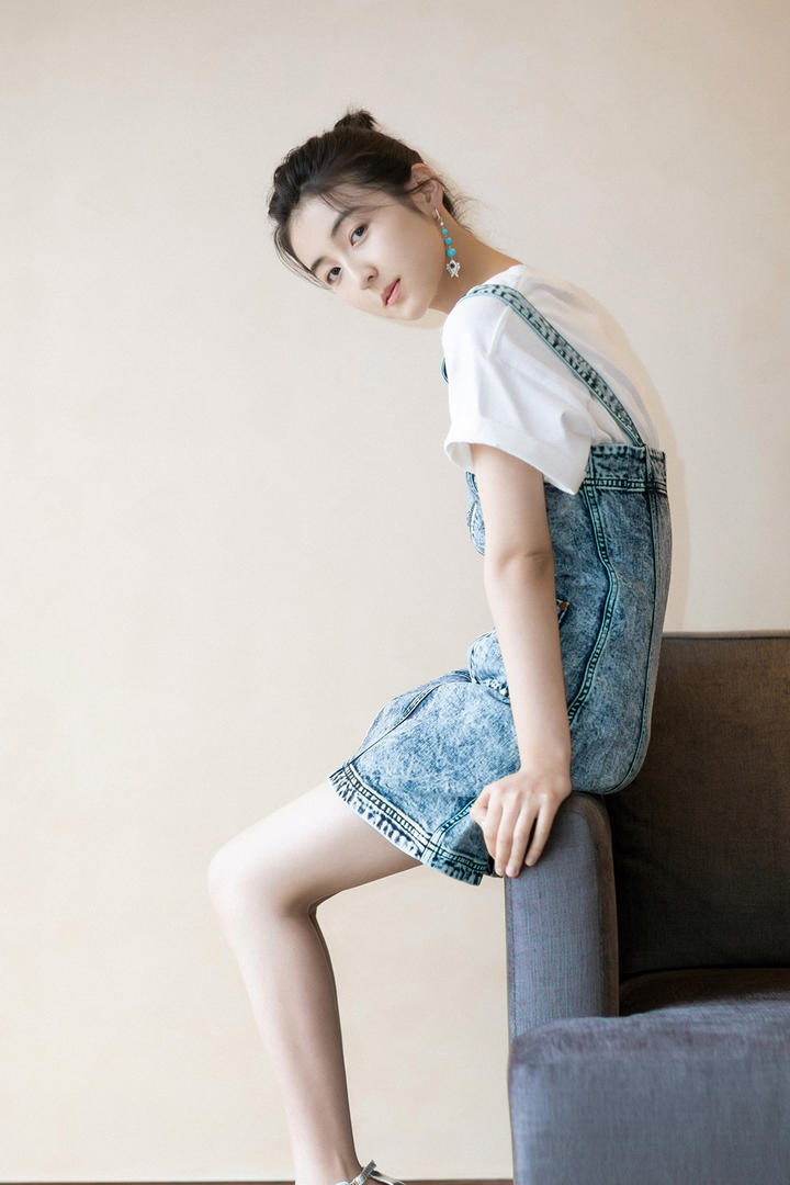 清纯美女明星张子枫写真