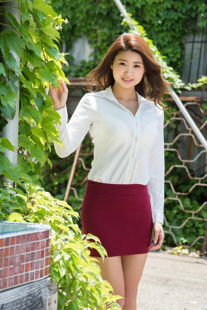 日本模特美女超短裙性感迷人图片