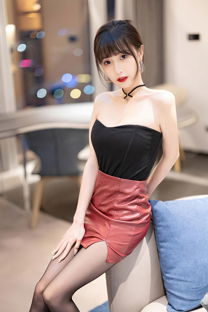 身材娇小的黑丝袜美女林星阑亚洲美女图片写真套图