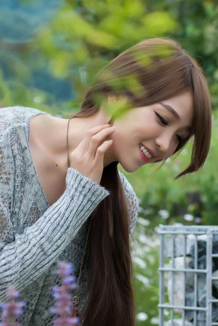 超高清韩国户外女生特写图片
