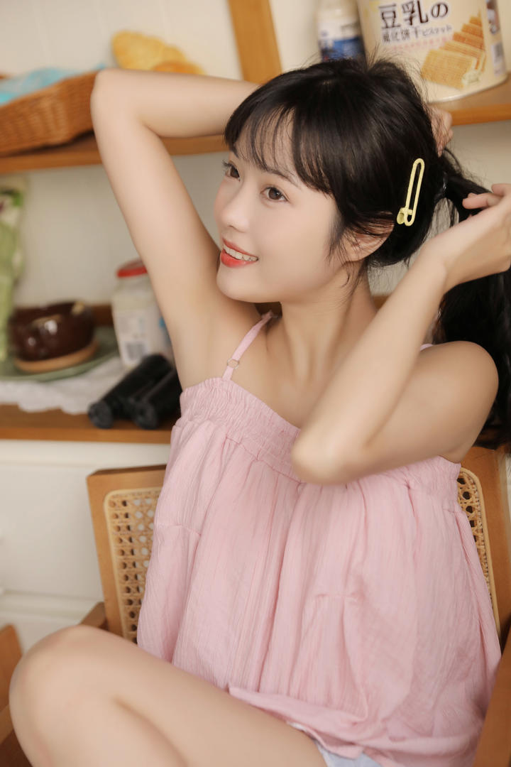 扎头发的可爱女生131美女图片大全
