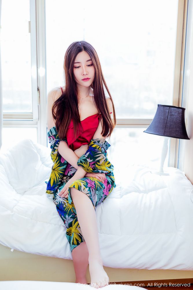 秀人网邻家美女美昕Yumi圆润爆乳修长美腿性感私房写真