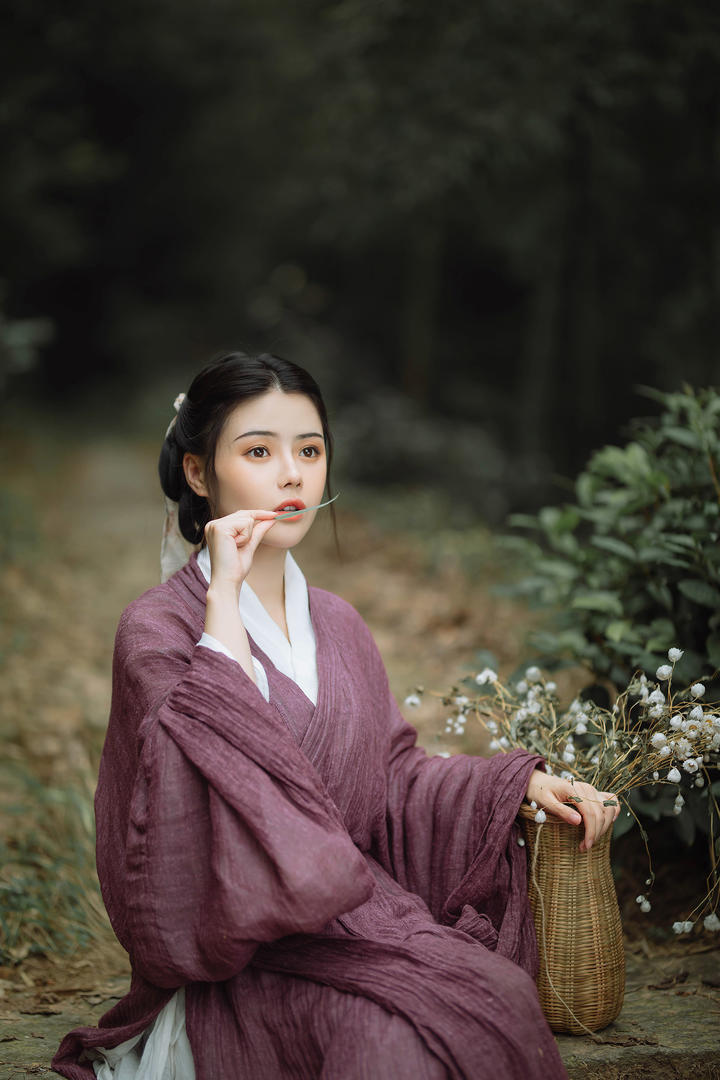 采花的古装汉服美女唯美古风写真壁纸图片大全