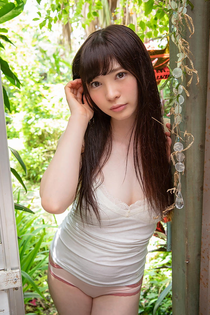 穿内衣的性感丰满日本美女模特