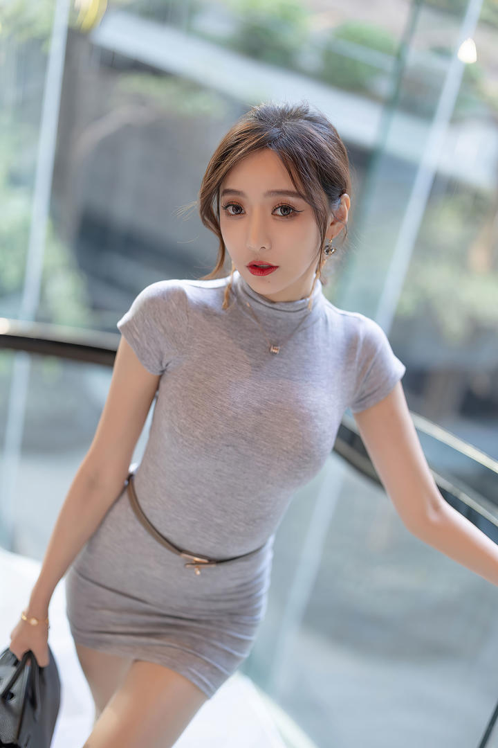 电梯里的性感女神王馨瑶国模私拍图片