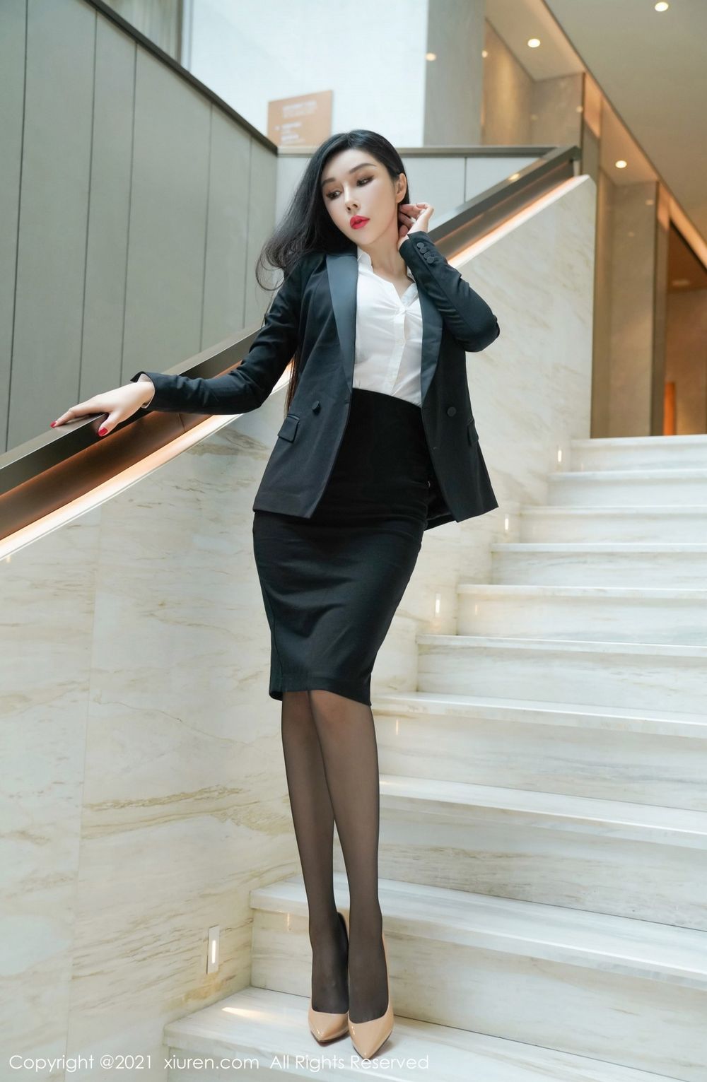 秀人网美女模特田冰冰白衬衫黑丝美腿职场OL系列性感写真