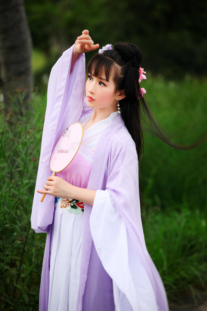 紫色长裙古装美女户外人像艺术摄影写真图片