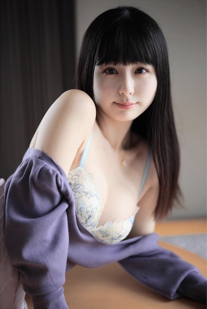 日本极品美乳少妇高清人体艺术摄影写真图片