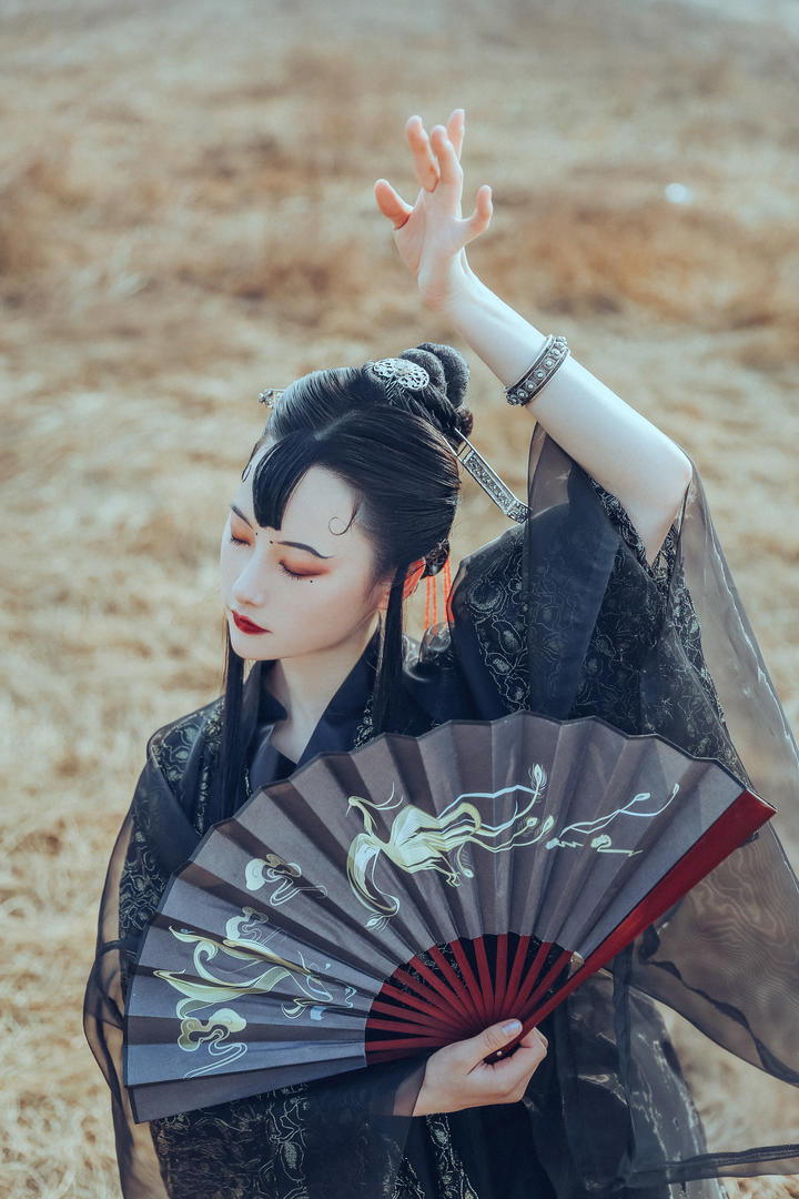 户外超清古装美女艺术写真