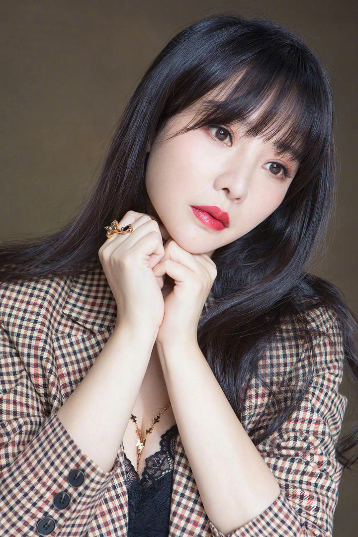 中国美女明星柳岩图片