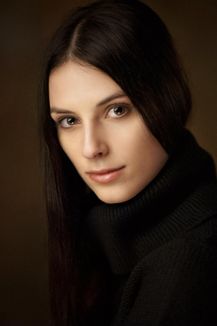 五官精致的欧美美女人像摄影图片