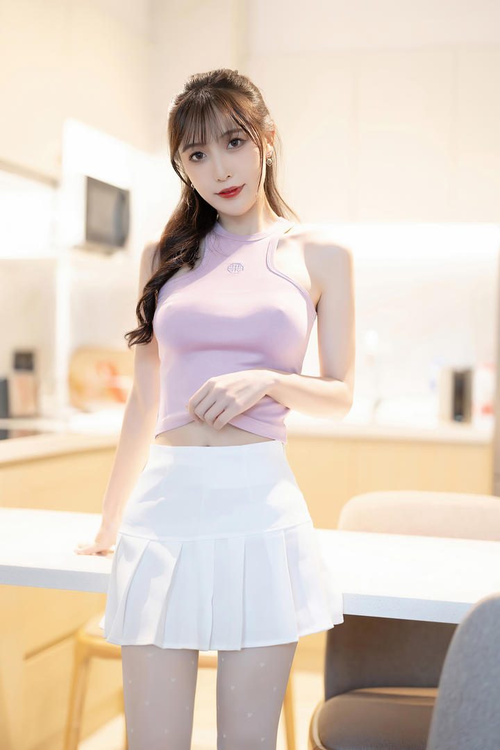 没穿内衣的性感超短裙美女模特林星阑国产大胆美女高清爽图