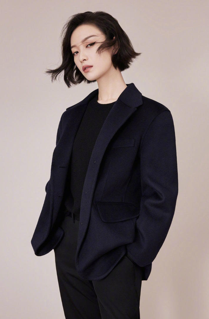 倪妮短发干练照写真图片