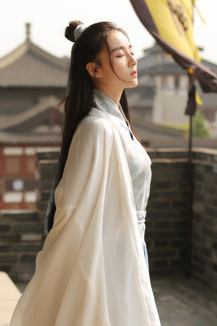高清唯美白衣飘飘气质古装美女艺术摄影图片