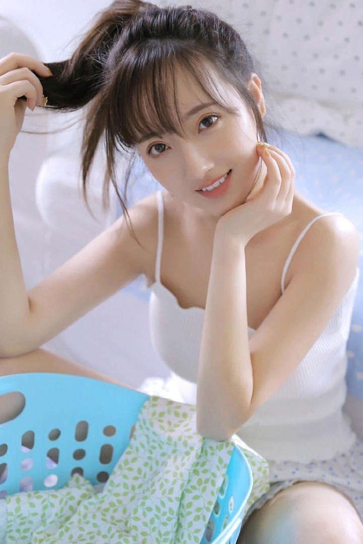 高清甜美清纯女大学生生活照图片
