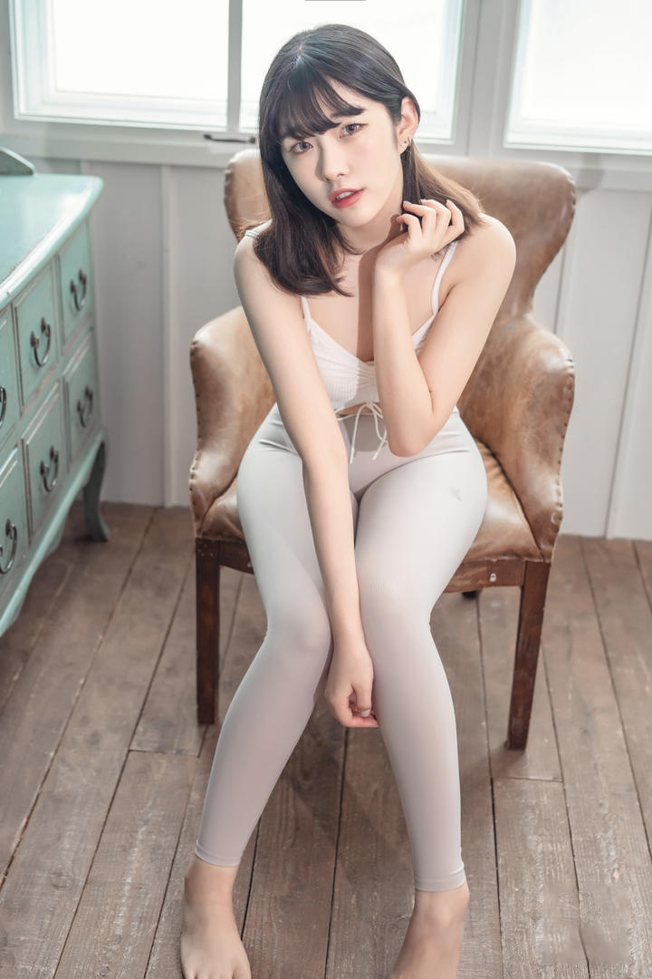 韩国紧身裤美女模特图片