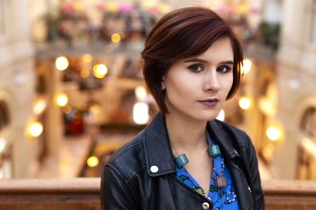 成熟稳重美女短发发型图片