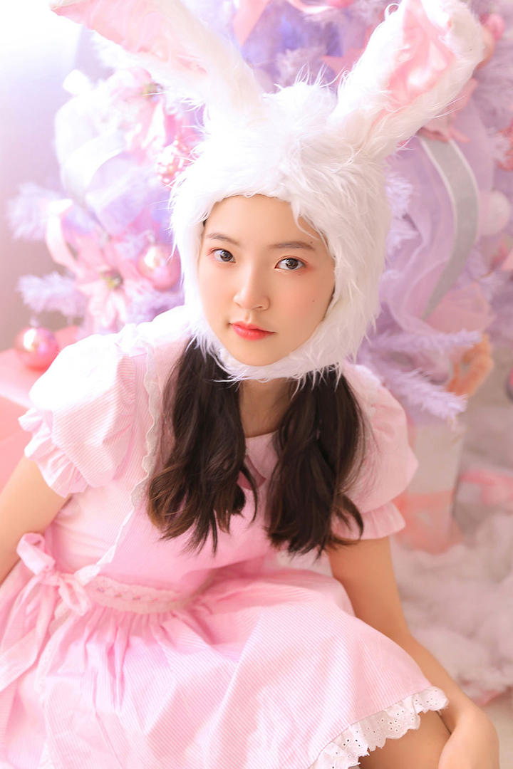 清纯可爱的兔子帽子美女