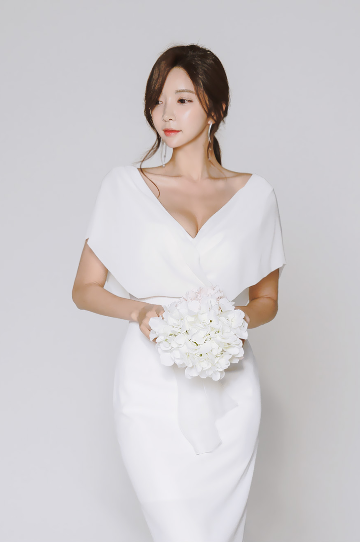 穿着白色长裙的韩国美女朴秀妍高清写真