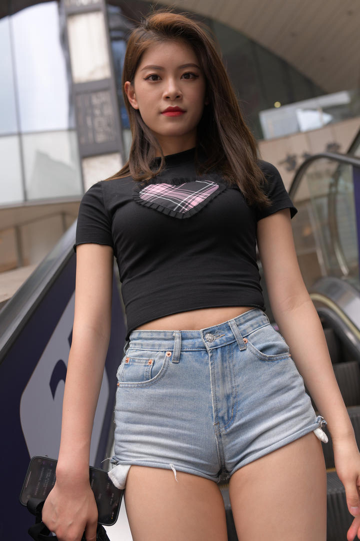 高清99国内精品街拍美女牛仔裤性感图片