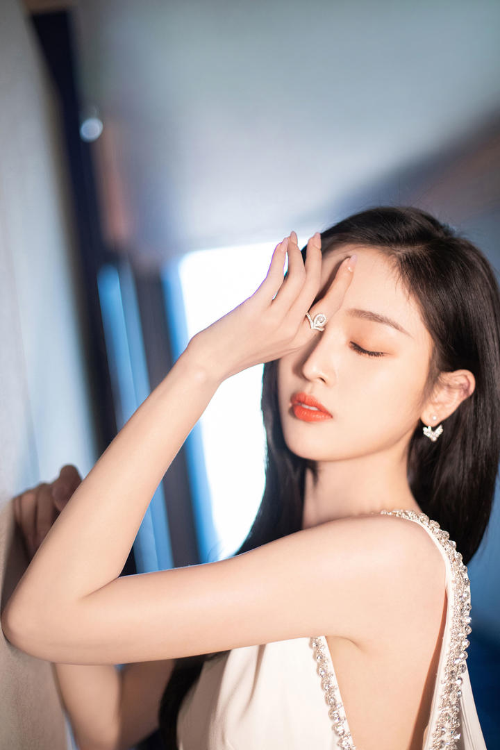 国产女明星吴宣仪艺术照