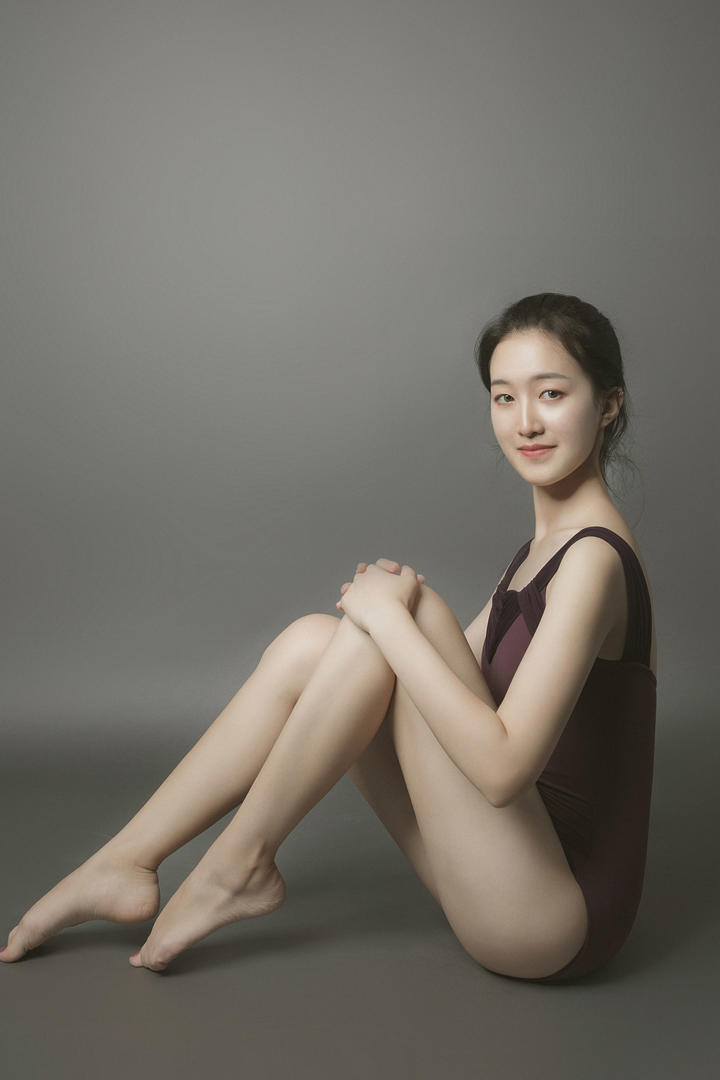 气质优雅的极品美女瑜伽老师欣美个人艺术写真照