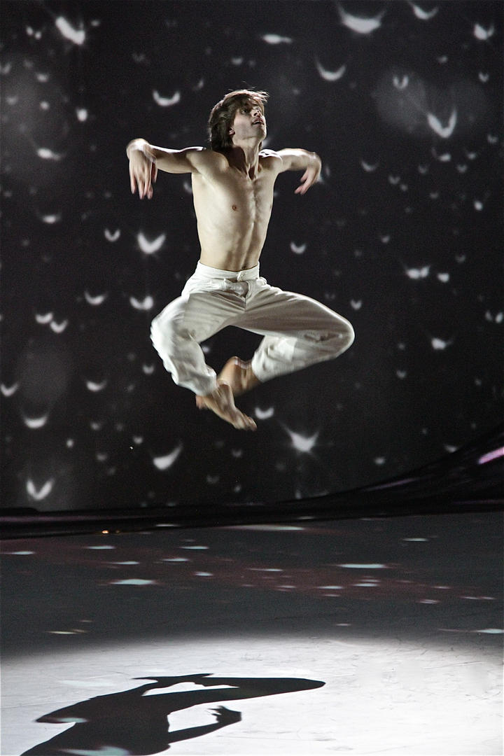 国外男生舞蹈之美人体艺术摄影写真图片