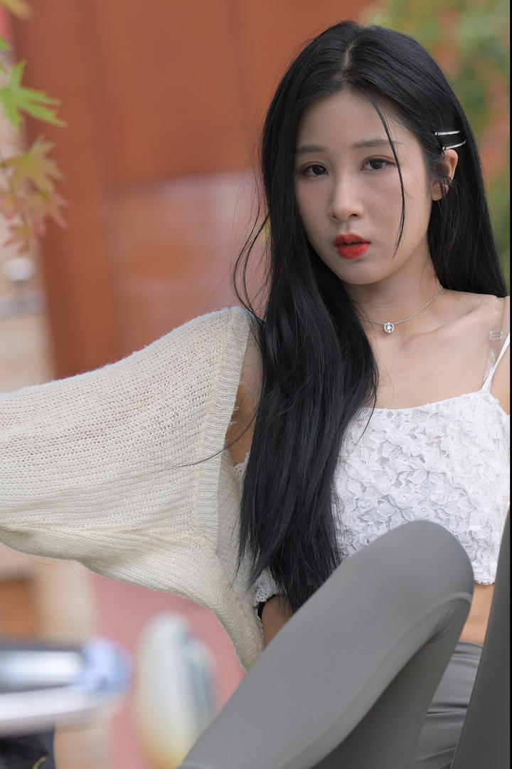 街拍时尚瑜伽裤美女模特写真图片