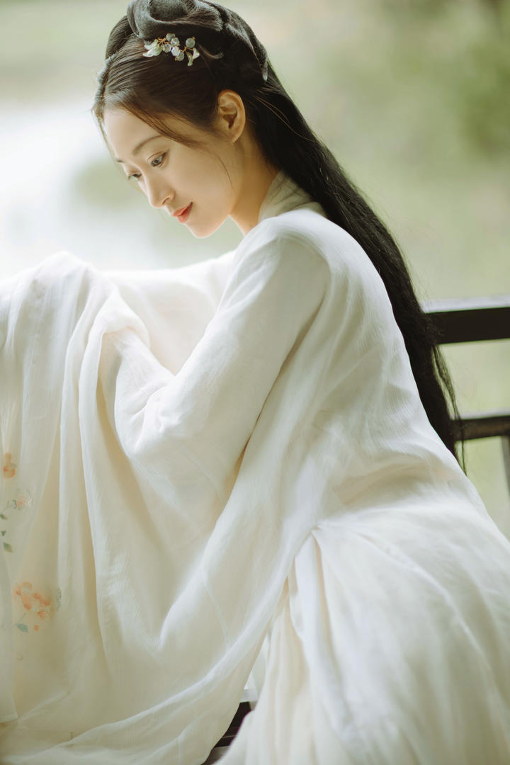 清纯秀丽的古装古典汉服美女艺术写真图片