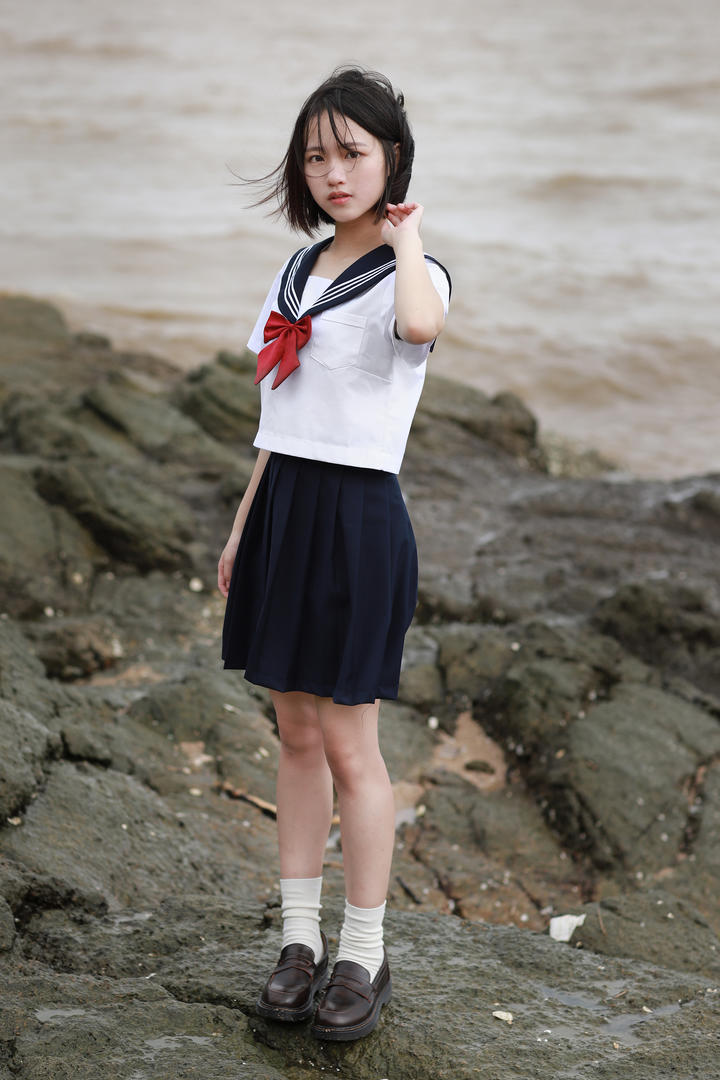 清纯初中生校服美女二妹写真图片