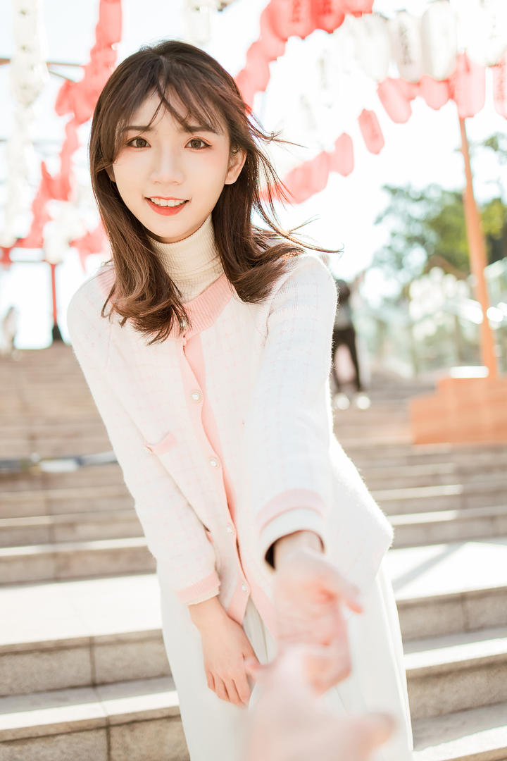 4K高清甜美女生日本美女果果清纯小姐姐街拍美女图片