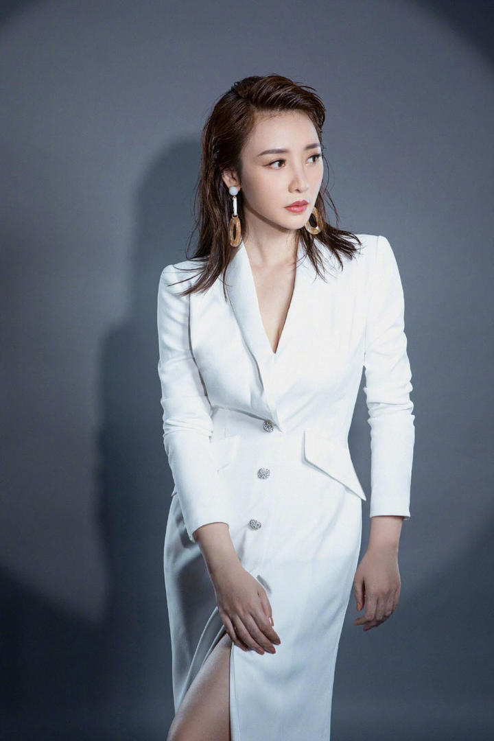 中国美女明星柳岩高冷御姐范写真图片