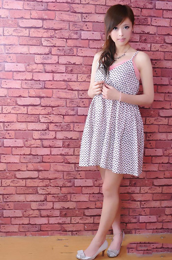 粉色连衣裙清纯可爱写真