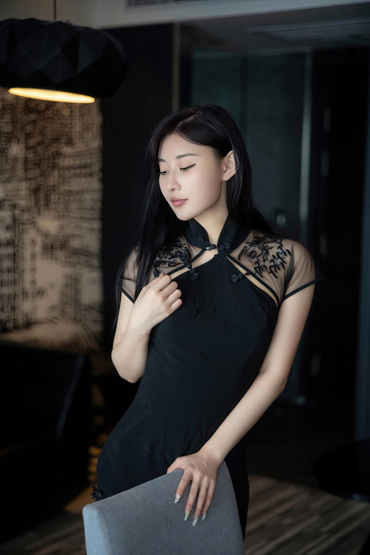 成熟优雅的韵味旗袍美女顾楚楚高清写真图片