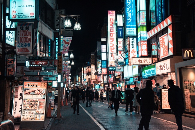 城市道路灯光夜景图片