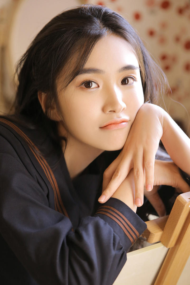 可爱的邻家女孩头像女生简单气质写真图片