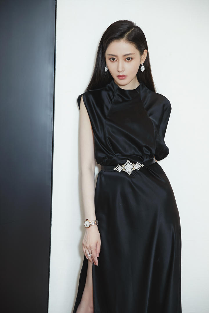 时尚靓丽的美女明星张天爱高清唯美写真图片